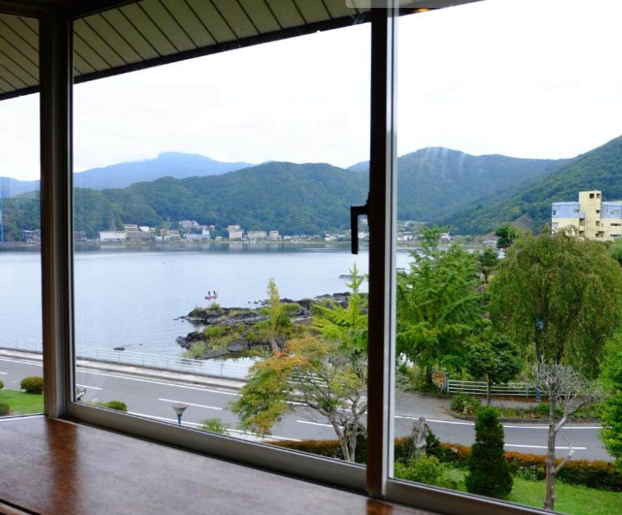 河口湖ホテル 3* 富士河口湖町